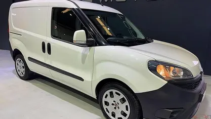 Branco Usado 2022 Fiat Doblò Monovolume | € 12.900 (Bom preço)