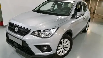 Usado Seat Arona Style 115 HP (84 kW) 2019 Cinza SUV