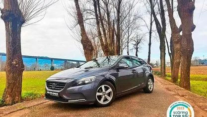 Usado Volvo V40 Momentum 115 HP (84 kW) 2014