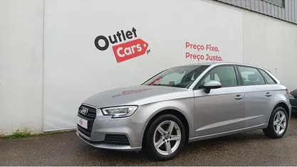 Usado Audi A3 Business 116 HP (85 kW) 2020 Cinzento claro metalizado Sedan