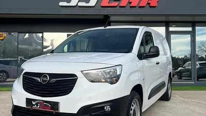 Branco Usado 2019 Opel Combo | € 11.750 (Preço justo)