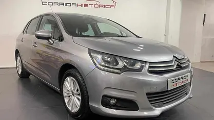 Cinzento Usado 2016 Citroën C4 PureTech Citadino | € 7.950 (Preço justo)