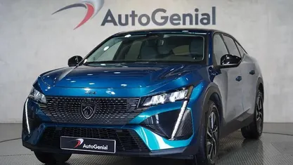 Azul Usado 2024 Peugeot 408 Allure SUV | € 28.990 (Preço justo)