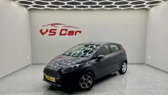 Cinzento (metalizado) Usado 2015 Ford Fiesta Titanium Citadino | € 11.500 (Preço justo)