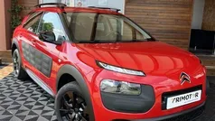 Vermelho Usado 2015 Citroën C4 PureTech Sedan | € 8.290 (Preço justo)