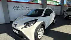 Branco Usado 2024 Toyota Aygo Play Citadino | € 17.750 (Preço justo)