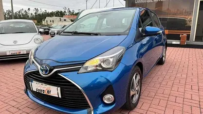 Azul Usado 2015 Toyota Yaris Hybrid Comfort | € 13.000 (Preço justo)