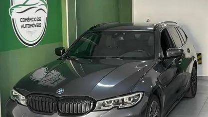 Cinzento Usado 2022 BMW 320 Carrinha | € 34.500 (Preço justo)