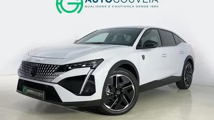 Branco Usado 2024 Peugeot 408 GT-line Sedan | € 34.890 (Preço justo)