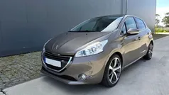 Cinzento Usado 2012 Peugeot 208 Allure Citadino | € 11.000 (Preço justo)