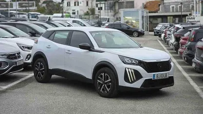 Branco Usado 2024 Peugeot 2008 Active SUV | € 19.200 (Preço justo)