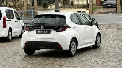 Usado Toyota Yaris Hybrid 115 HP (84 kW) 2022