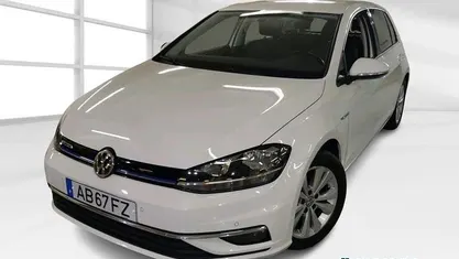 Branco Usado 2021 VW Golf VIII Life Carrinha | € 20.400 (Preço justo)