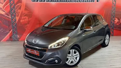 Usado 2019 Peugeot 208 Allure Citadino | € 10.900 (Bom preço)