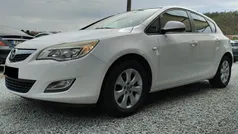 Branco Usado 2015 Opel Astra Selection Citadino | € 8.950 (Preço justo)