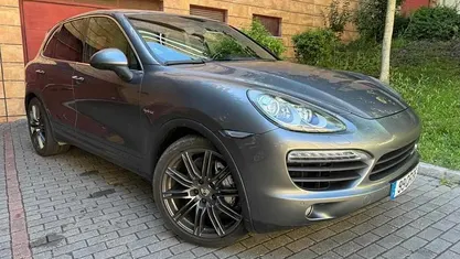 Cinzento Usado 2011 Porsche Cayenne SUV | € 29.900 (Preço justo)