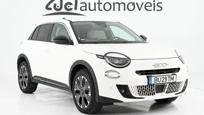 Branco Usado 2025 Fiat 600 La Prima SUV | € 24.900 (Preço justo)
