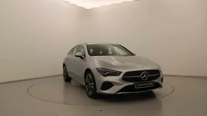 Cinzento Usado 2025 Mercedes CLA200 | € 47.990 (Preço justo)
