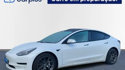 Branco Usado 2021 Tesla Model 3 Sedan | € 28.500 (Preço justo)