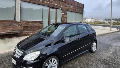 Usado Mercedes B180 109 HP (80 kW) 2009 Preto Monovolume