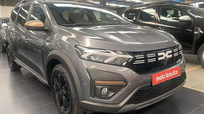 Cinzento Usado 2024 Dacia Jogger Monovolume | € 19.999 (Preço justo)