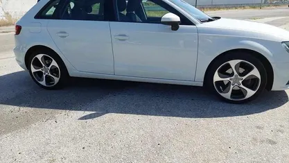 Branco Usado 2015 Audi A3 Citadino | € 14.000 (Preço justo)