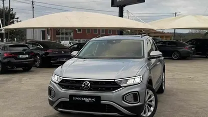Usado VW T-Roc Style 110 HP (80 kW) 2023 Cinzento SUV