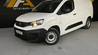 Branco Usado 2021 Peugeot Partner Monovolume | € 14.900 (Preço justo)