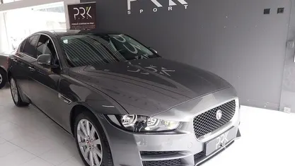 Cinzento Usado 2018 Jaguar XE Sedan | € 19.450 (Bom preço)