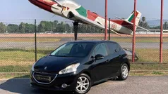 Preto Usado 2013 Peugeot 208 Allure Citadino | € 6.990 (Bom preço)