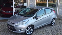 Cinza Usado 2010 Ford Fiesta Titanium Citadino | € 6.750 (Preço justo)