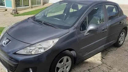 Usado Peugeot 207 68 HP (50 kW) 2009 Cinzento Citadino