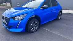 Azul Usado 2022 Peugeot e-208 Allure Citadino | € 18.250 (Preço justo)