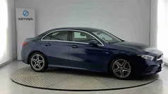 Azul Usado 2020 Mercedes A180 AMG line Sedan | € 26.990 (Preço justo)