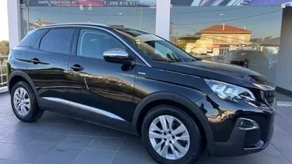 Usado Peugeot 3008 Style 130 HP (95 kW) 2020 Preto (metalizado) SUV