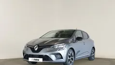 Cinzento Usado 2023 Renault Clio V Evolution Citadino | € 16.490 (Preço justo)