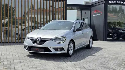 Usado Renault Mégane GrandTour 116 HP (85 kW) 2020 Cinzento Carrinha