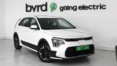 Branco Usado 2022 Kia e-Niro Motion SUV | € 29.900 (Preço justo)