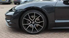 Cinza Usado 2023 Porsche Taycan Sedan | € 67.900 (Preço justo)