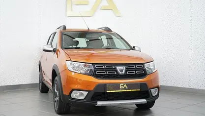 Laranja Usado 2018 Dacia Sandero Celebration SUV | € 11.480 (Bom preço)