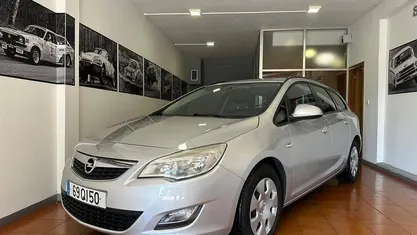 Cinzento Usado 2011 Opel Astra Sport Carrinha | € 4.800 (Preço justo)