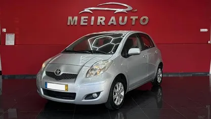 Usado Toyota Yaris Comfort 70 HP (51 kW) 2009 Cinza Citadino