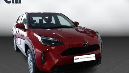 Vermelho Usado 2024 Toyota Yaris Hybrid | € 26.490 (Preço justo)