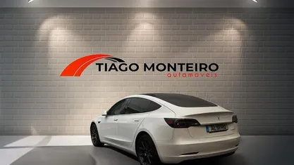 Branco Usado 2020 Tesla Model 3 Sedan | € 24.990 (Preço justo)