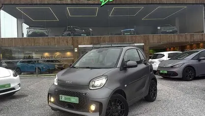 Cinza Usado 2021 Smart ForTwo Electric Drive Prime Coupé | € 11.900 (Preço justo)