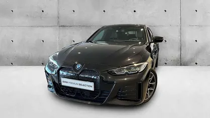 Usado BMW i4 Comfort Edition 250 kW (340 HP) 2024 Preto sapphire metalizada Sedan