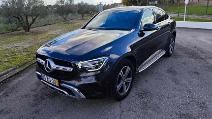 Cinzento Usado 2019 Mercedes GLC220 Citadino | € 37.200 (Preço justo)