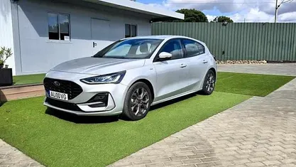 Cinzento Usado 2022 Ford Focus Citadino | € 18.600 (Preço justo)