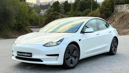 Branco Usado 2021 Tesla Model 3 Sedan | € 25.950 (Preço justo)