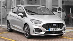 Cinza Usado 2022 Ford Fiesta ST-Line Citadino | € 17.990 (Preço justo)